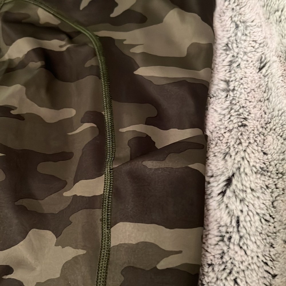Athleta 7/8 ultimate camo tight - Picture 5 of 6